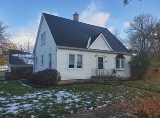 517 W 1st St, Genoa, IL 60135