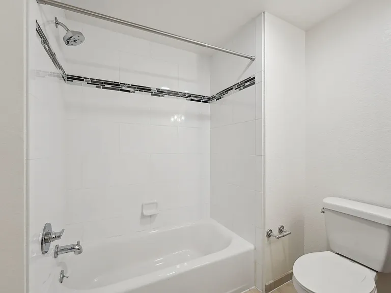 Addison Arts Apartments — Photo 112