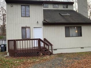 4199 Hickory Rd, Tobyhanna, PA 18466