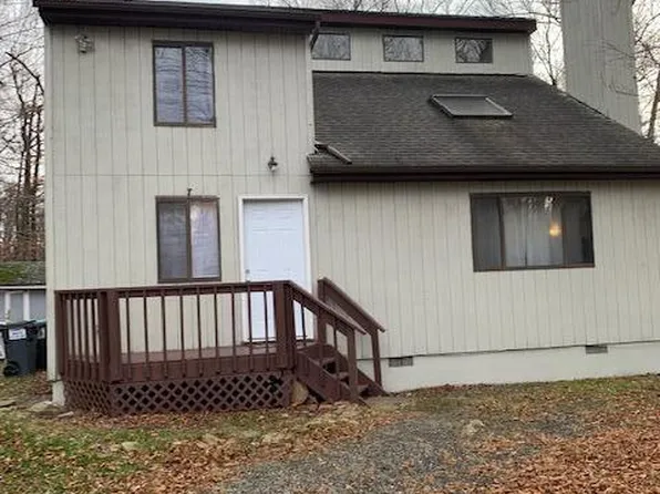 4199 Hickory Rd, Tobyhanna, PA 18466