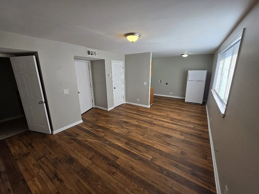 Building Photo - 800 Anderson Ln #A7