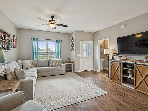 4th image of 5906 Covent Ln
