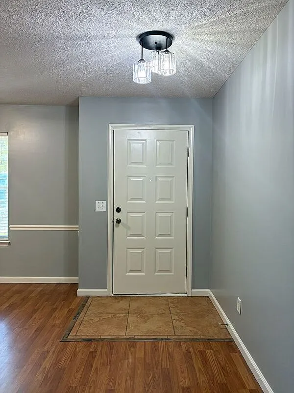 4 bed, 2.0 bath, 1625 sqft, $2,400 — Photo 4