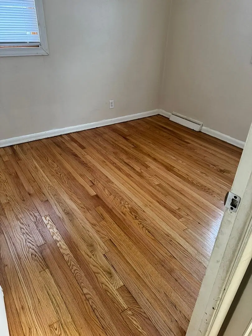 Large 4-Bedroom Single Family Home, Quiet Neighborhood. Available January 1st! — Photo 2