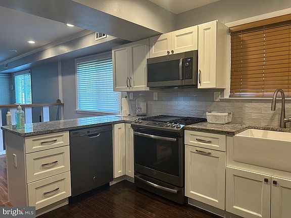 5th image of 601 57th St NE
