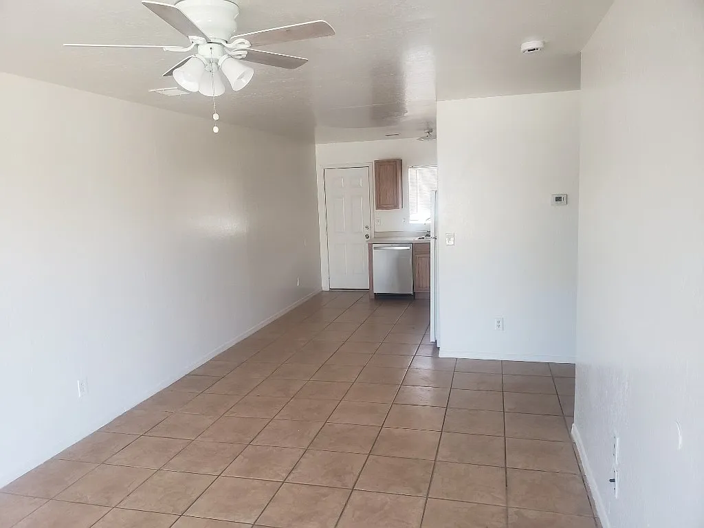 2 bed, 1.0 bath, 805 sqft, $1,050 — Photo 3