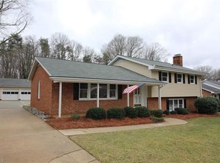 908 Meade Dr, Greensboro, NC 27410