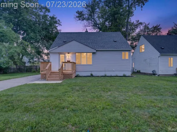 29527 James St, Garden City, MI 48135
