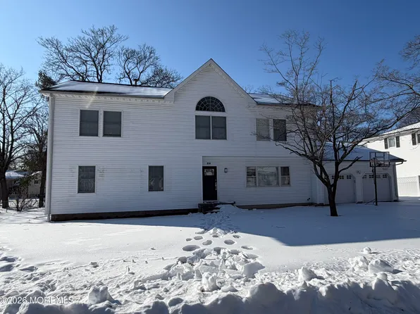 534 Apple Dr, Oakhurst, NJ 07755