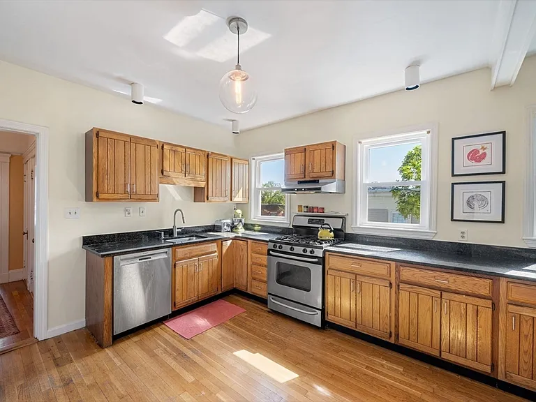 4 Linden Ct #3 — Photo 35