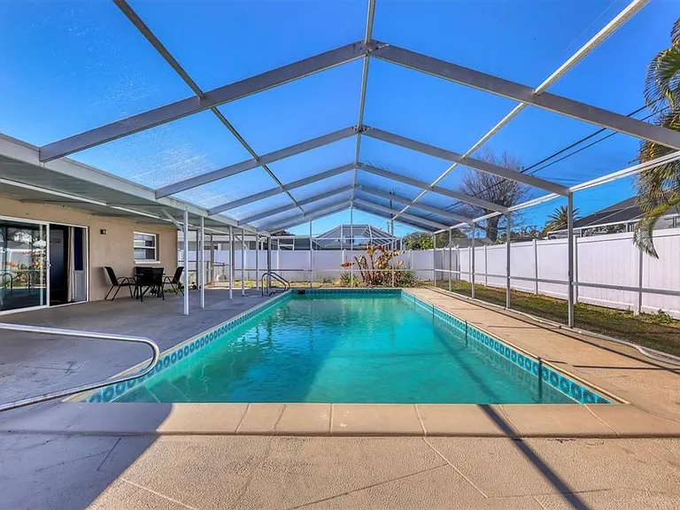 3425 Fairview Dr — Photo 41