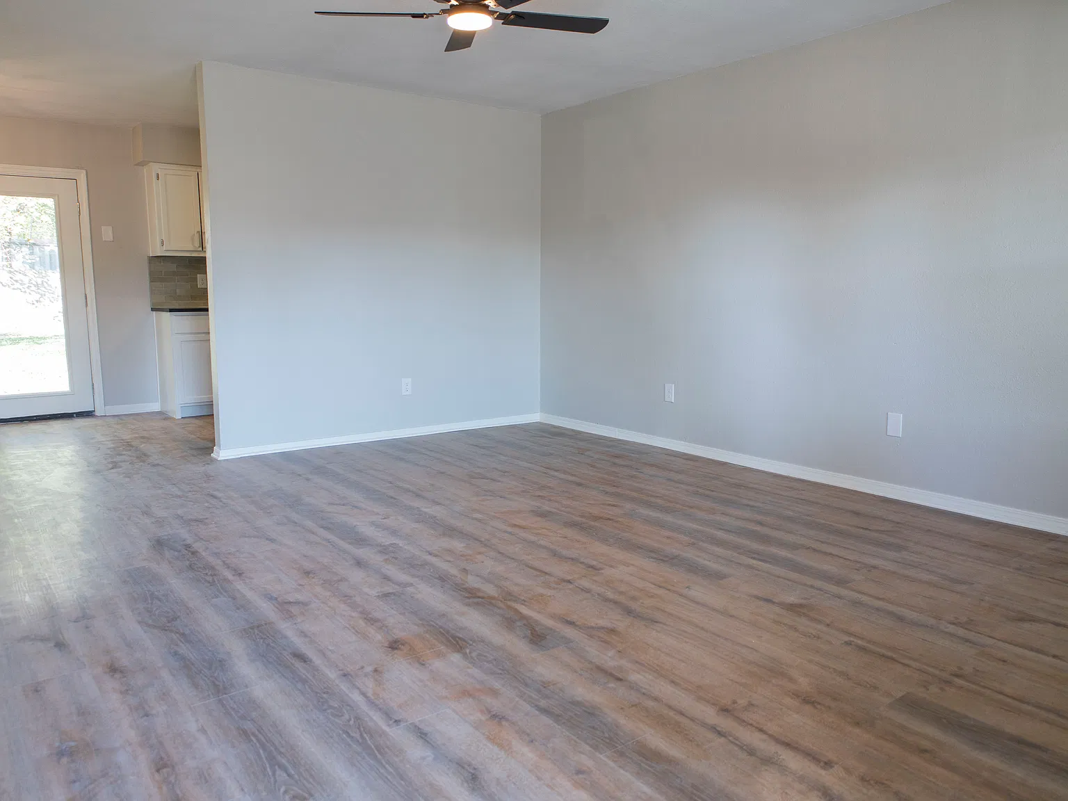 3 bed, 1.5 bath, 1004 sqft, $1,500 — Photo 4