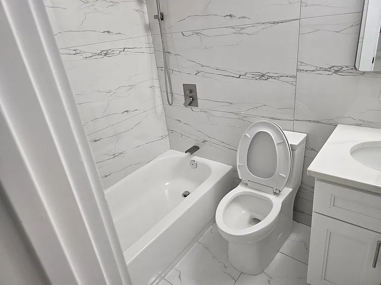 27 Monaco Pl #1 — Photo 8