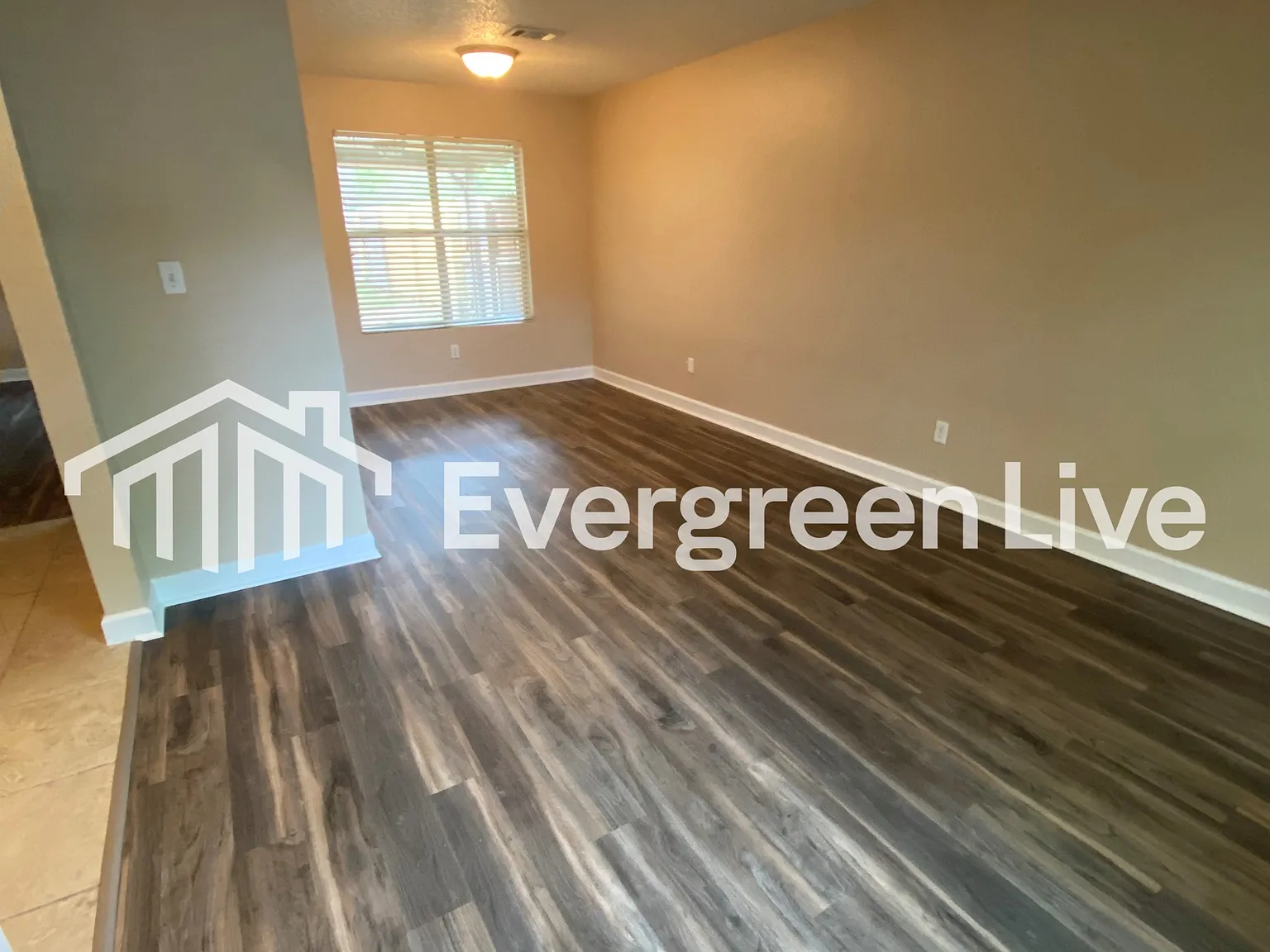 3 bed, 1.0 bath, 1694 sqft, $1,595 — Photo 3