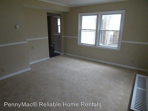 2nd image of 2871 Elmwood St
