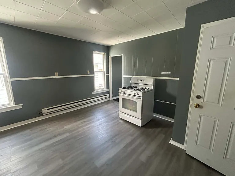 20 Lounsbury Ave — Photo 3