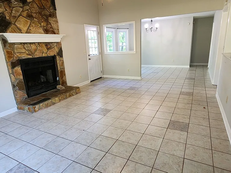 909 Bramblewood Ct — Photo 5