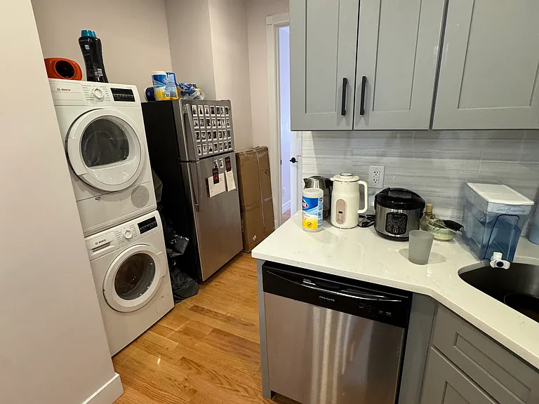 47-18 Vernon Blvd #3R — Photo 4