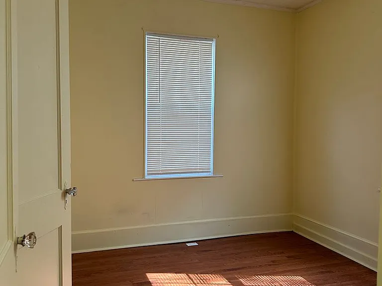 405 E Elm St — Photo 35