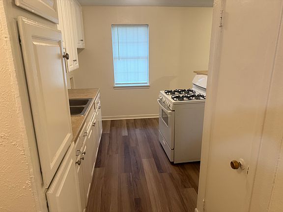 2nd image of 397 NW Newton Dr