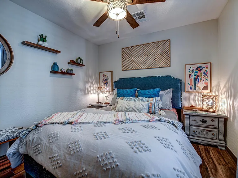426 N Alder St — Photo 23