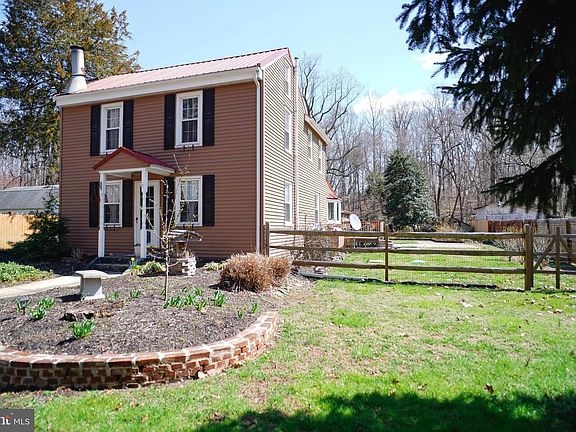 3rd image of 1136 Mechanics Valley Rd