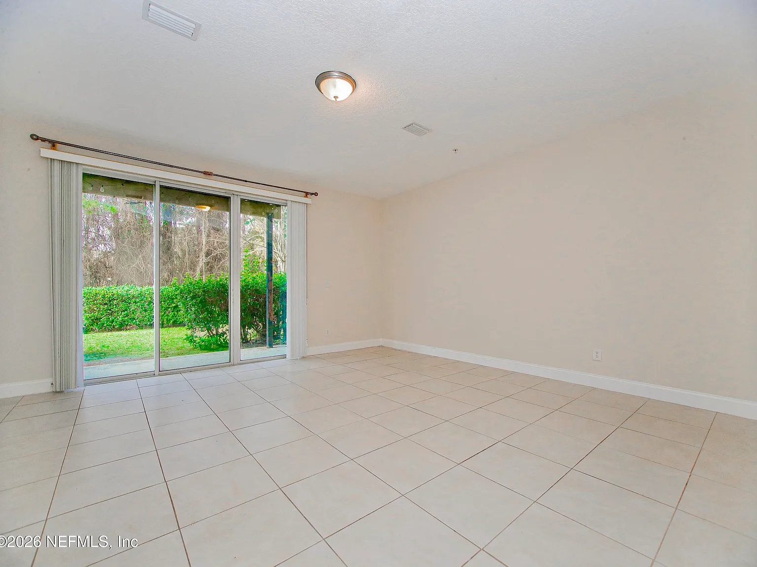 3 bed, 4.0 bath, 2121 sqft, $2,200 — Photo 4