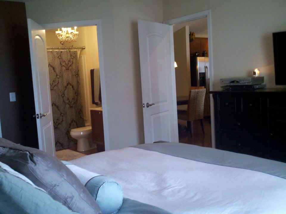 Master w/ Ensuite Bath