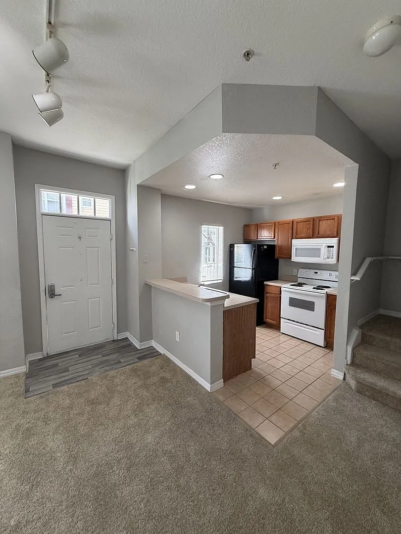 Two Story Town House — Photo 4