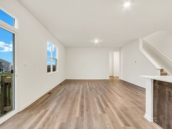 5th image of 10045 Goodridge Ln