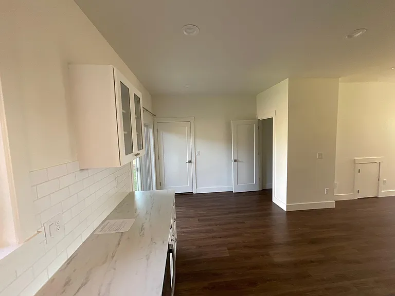 210 Lexington Ave #A — Photo 13