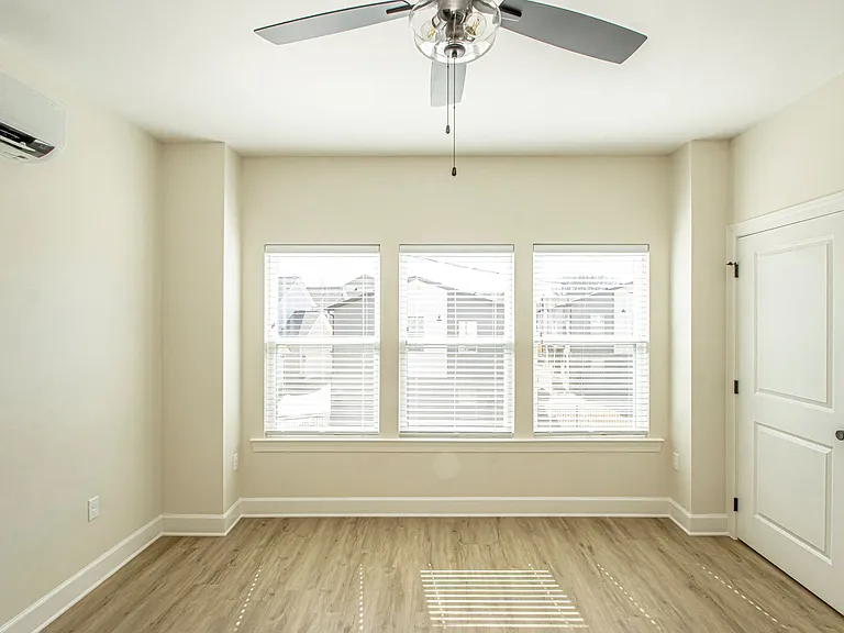 1 Bed Bath Townhome in Rockwater Village - Downtown North Little Rock — Photo 11