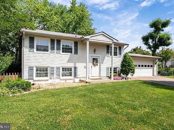 3rd image of 4532 Hazelton Dr