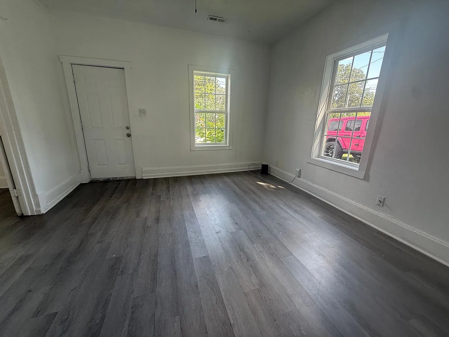 Come see this 2 Bedroom 1 Bath near Downtown! — Photo 2