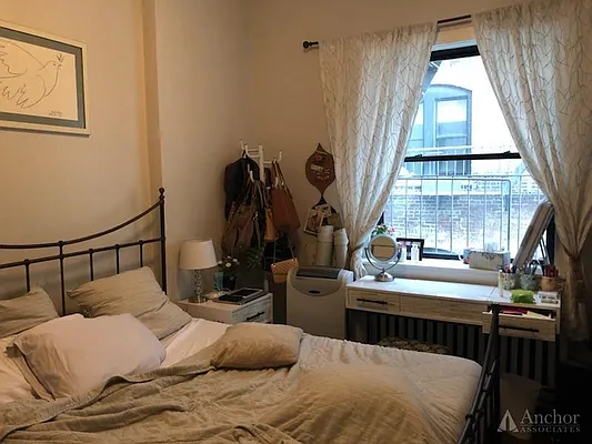 Rented by Anchor Associates | media 23