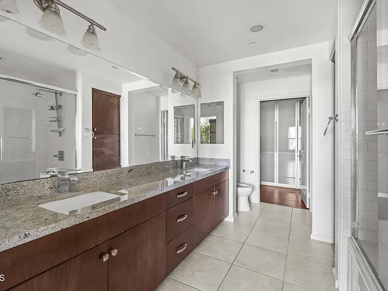 1901 Victoria Ave #201 — Photo 10