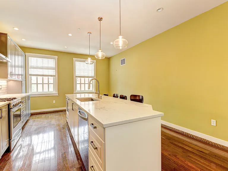 1724 Fleet St — Photo 6