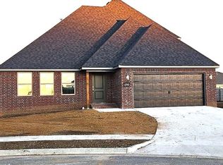 2705 N Penny St, Siloam Springs, AR 72761