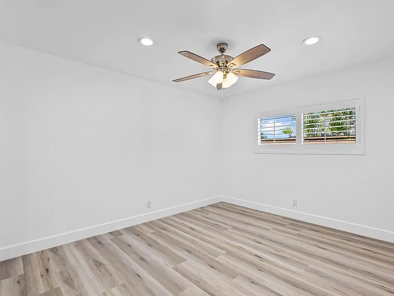 2508 Colonia Ave — Photo 10