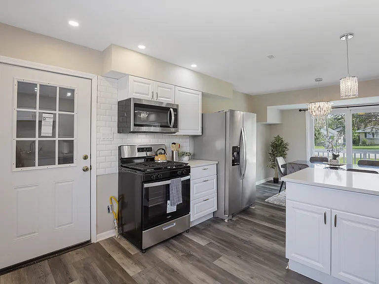 10308 W Lyndale Ave — Photo 8