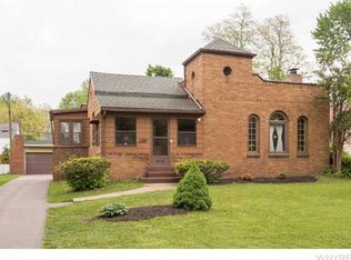 114 Monroe Dr, Williamsville, NY