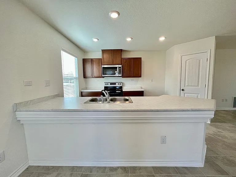 8405 Amistad Cv — Photo 8