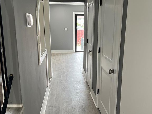 3rd image of 371 Bolton Rd