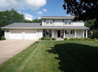 307 Blue Jay Dr, Le Roy, IL 61752