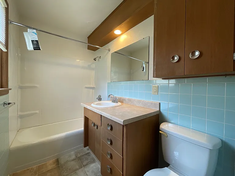 324 E 7th St #2 — Photo 13