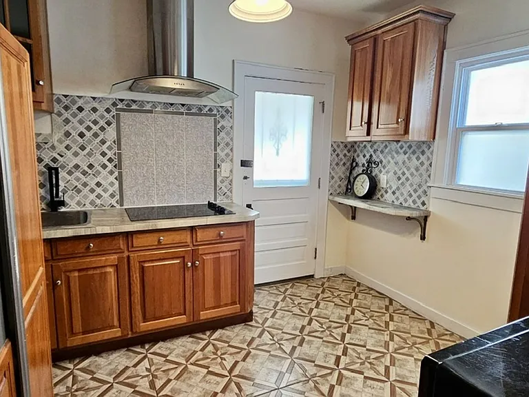 832 Hazel St — Photo 4