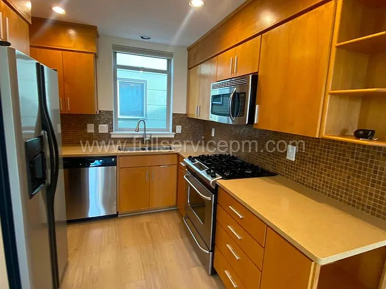 210 Boston St #B — Photo 2