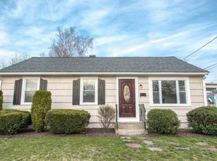 29 Maplecrest Dr, Pawtucket, RI 02861