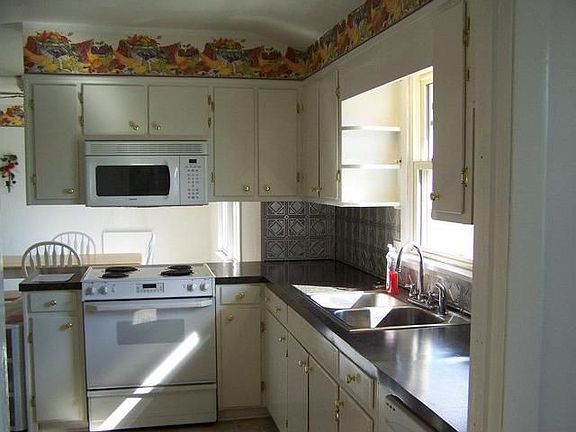 3rd image of 122 White Dr