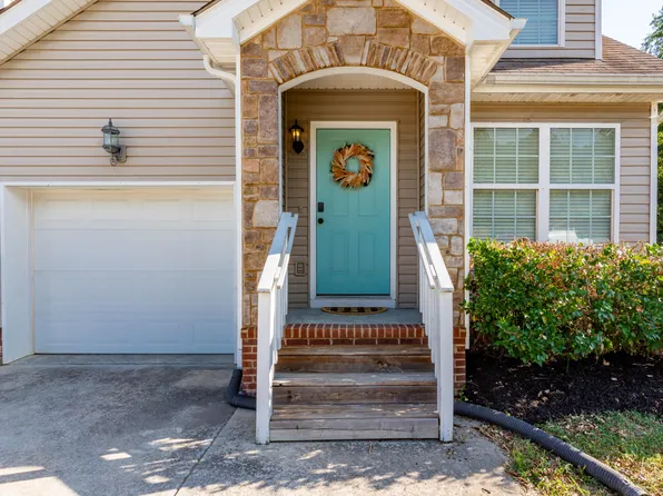 1699 Short Leaf Ln, Soddy Daisy, TN 37379